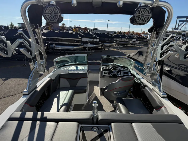 Slide: The Image of MasterCraft X2 2016 - 10