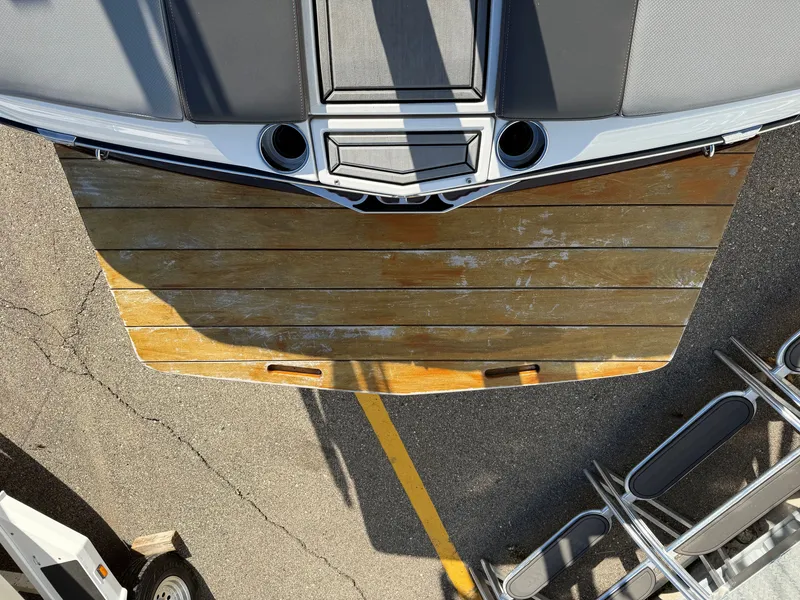 Slide: The Image of MasterCraft X2 2016 - 12