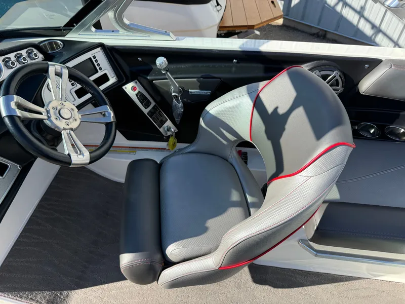 Slide: The Image of MasterCraft X2 2016 - 14