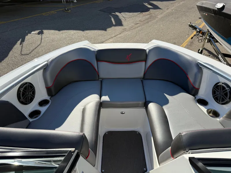 Slide: The Image of MasterCraft X2 2016 - 22