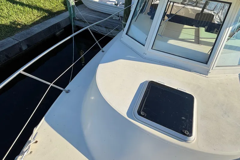 Slide: The Image of 2001 Albin 28 Tournament Express boat deck with hatch and railing. - 10