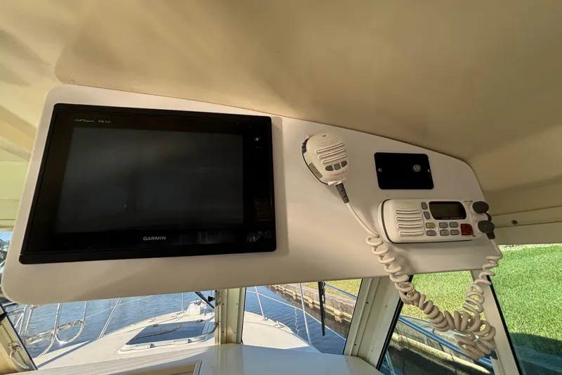 Slide: The Image of 2001 Albin 28 Tournament Express helm with Garmin GPS and communication equipment. - 15