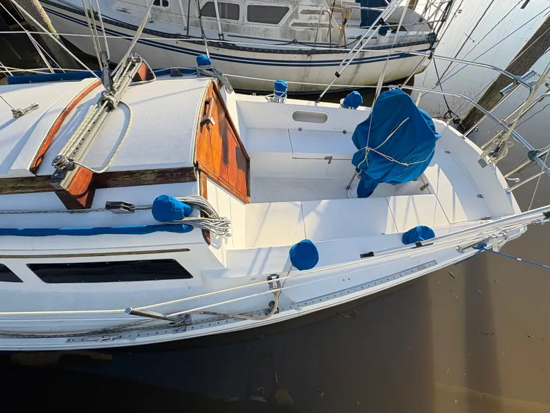 Slide: The Image of 1988 Catalina 27 sailboat in harbor, deck view. - 15