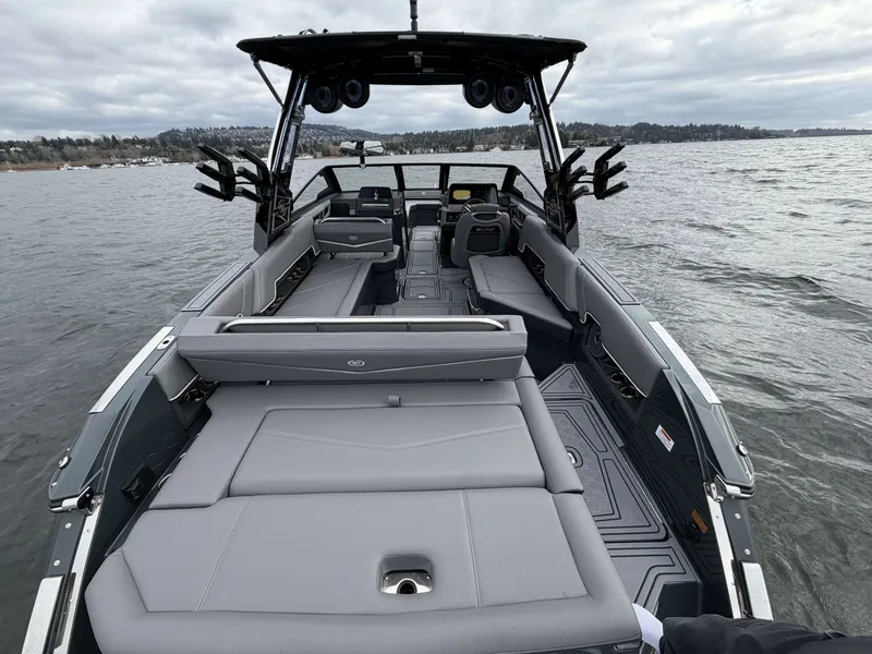 Slide: The Image of Cobalt R8 Surf 2026 - 10