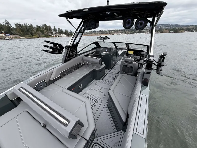 Slide: The Image of Cobalt R8 Surf 2026 - 11