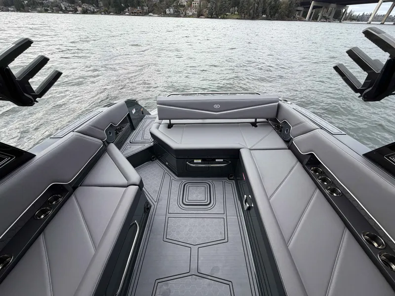 Slide: The Image of Cobalt R8 Surf 2026 - 13