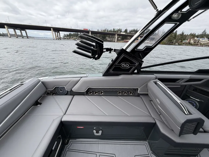 Slide: The Image of Cobalt R8 Surf 2026 - 14