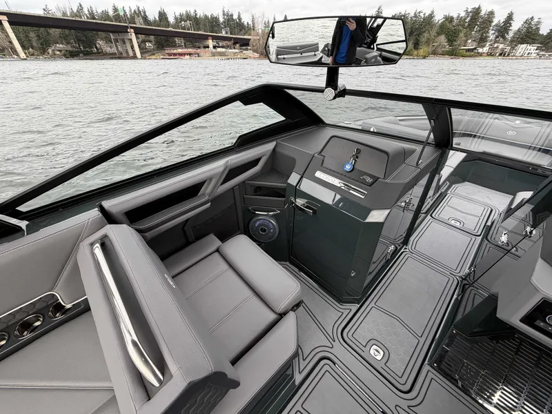 Slide: The Image of Cobalt R8 Surf 2026 - 16