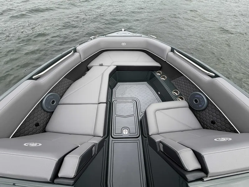 Slide: The Image of Cobalt R8 Surf 2026 - 22