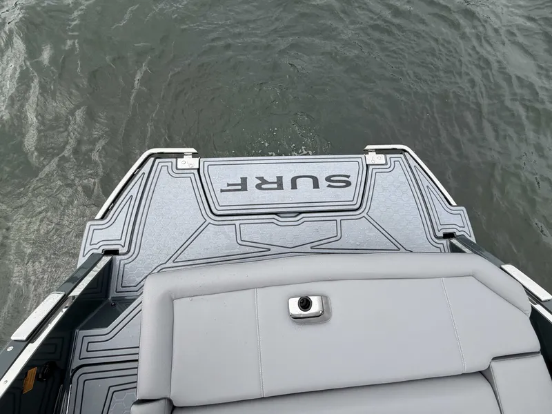 Slide: The Image of Cobalt R8 Surf 2026 - 9