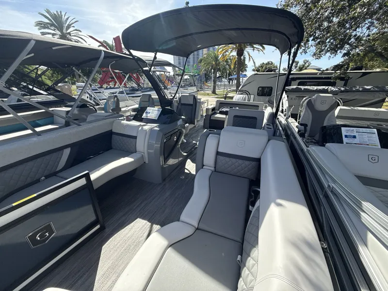 The Image of Aqua 255 SFL 2026 - 1