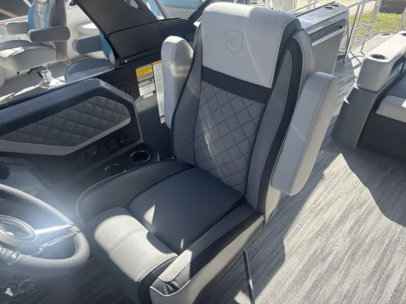 Slide: The Image of Aqua 255 SFL 2026 - 3