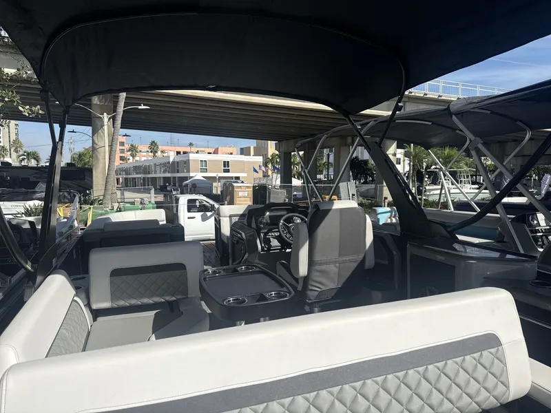 Slide: The Image of Aqua 255 SFL 2026 - 6