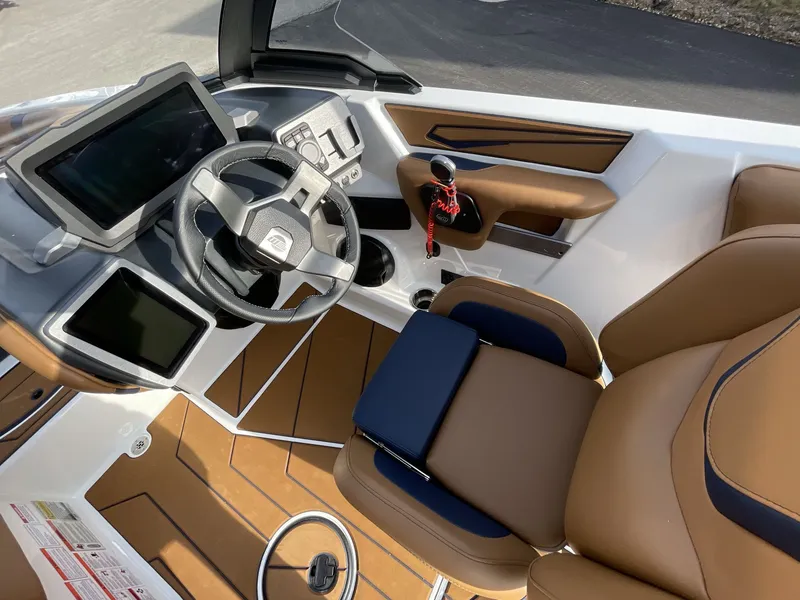 Slide: The Image of Malibu Wakesetter 21 LX 2023 - 112