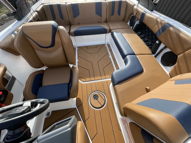 Slide: The Image of Malibu Wakesetter 21 LX 2023 - 113