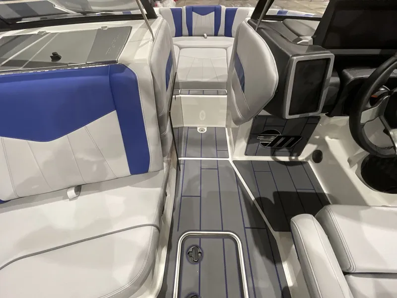 Slide: The Image of Malibu Wakesetter 24 MXZ 2023 - 211