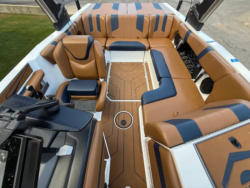 Slide: The Image of Malibu Wakesetter 21 LX 2023 - 102