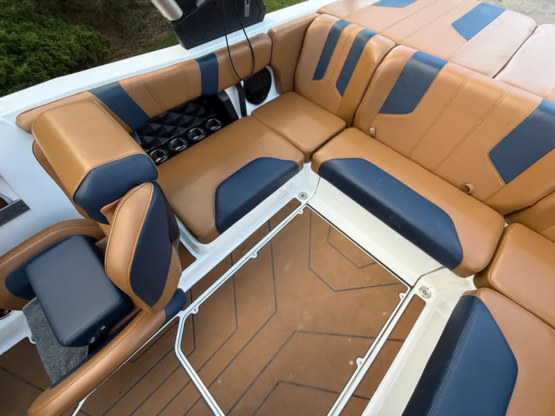 Slide: The Image of Malibu Wakesetter 21 LX 2023 - 103