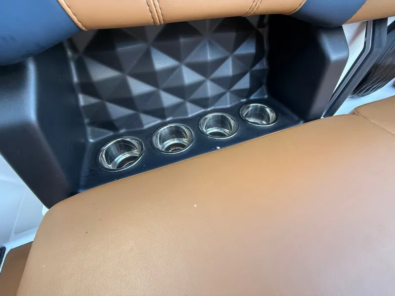 Slide: The Image of Malibu Wakesetter 21 LX 2023 - 104