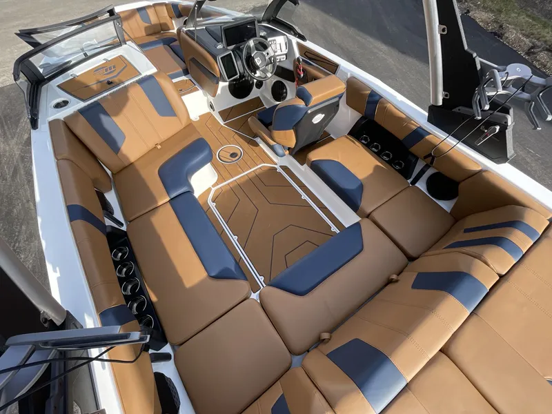 Slide: The Image of Malibu Wakesetter 21 LX 2023 - 111