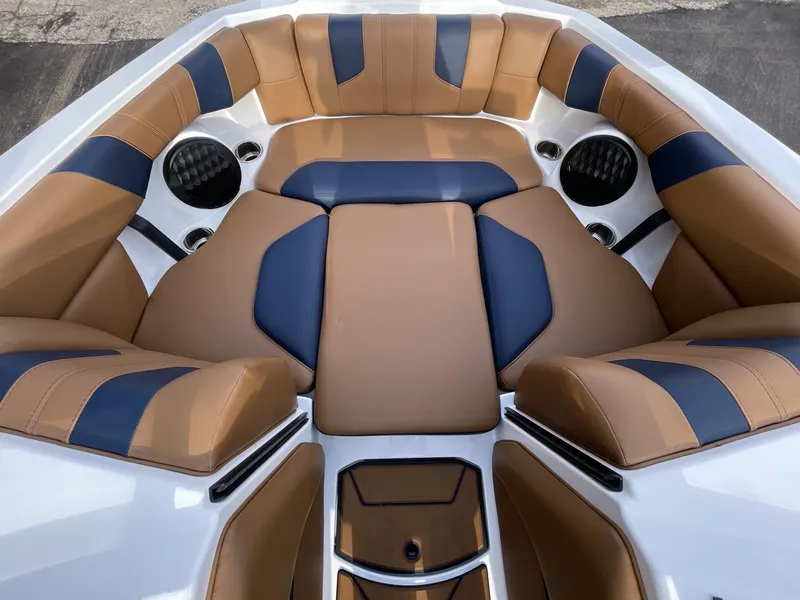 Slide: The Image of Malibu Wakesetter 21 LX 2023 - 115