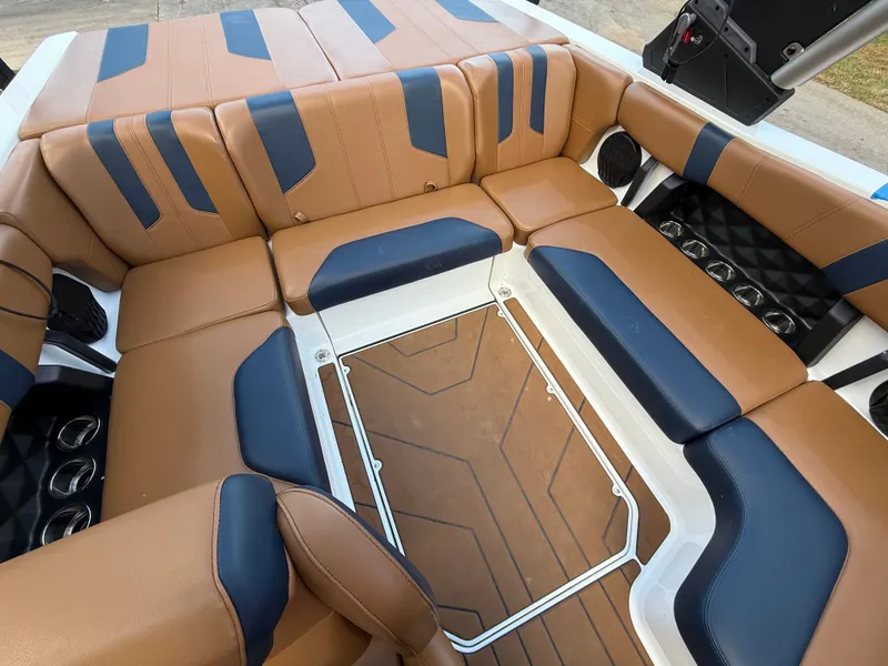 Slide: The Image of Malibu Wakesetter 21 LX 2023 - 118