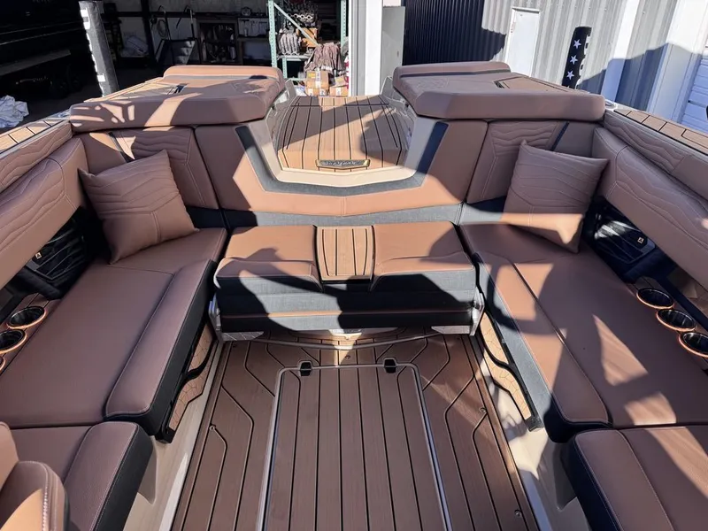 Slide: The Image of Nautique Super Air Nautique G23 2026 - 16