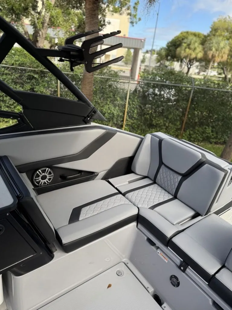 Slide: The Image of Yamaha 255XD 2026 - 12