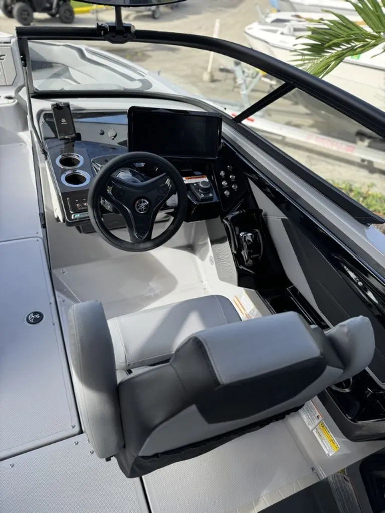 Slide: The Image of Yamaha 255XD 2026 - 19