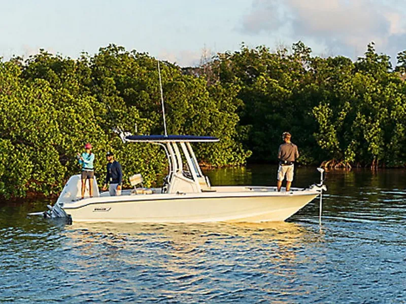 Slide: The Image of Boston Whaler 220 Dauntless 2023 - 1