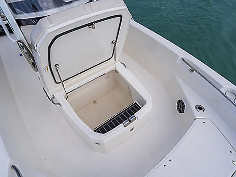 Slide: The Image of Boston Whaler 220 Dauntless 2023 - 5