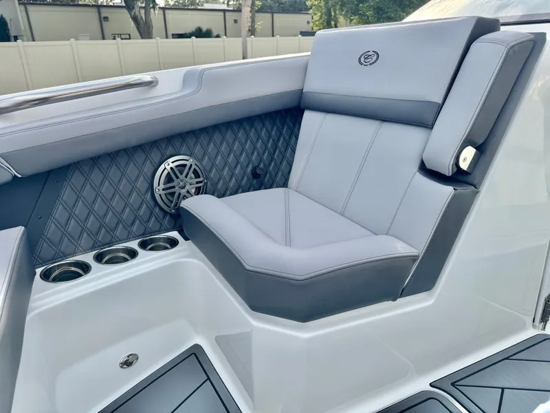 Slide: The Image of Cobalt R6 Outboard 2025 - 21