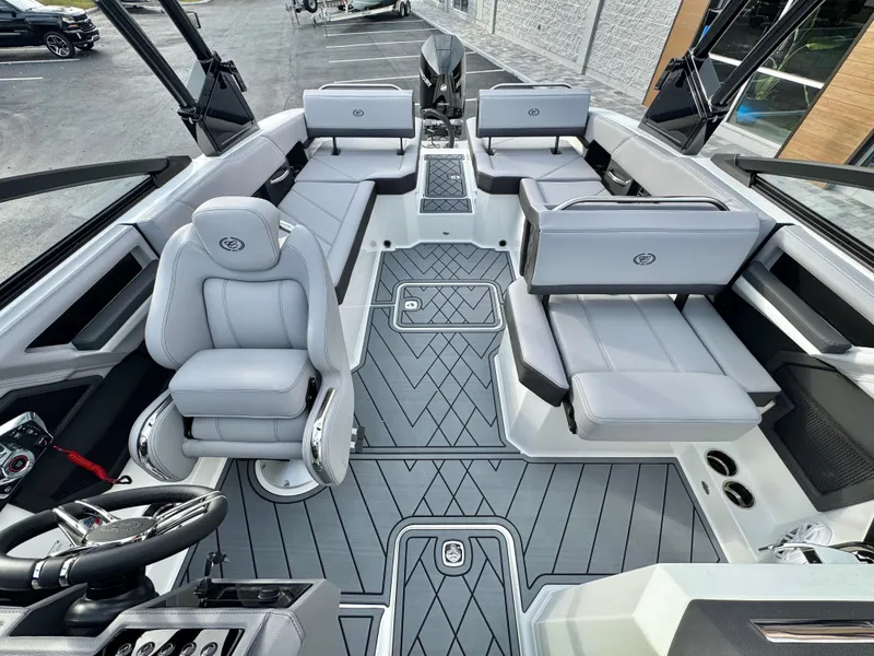 Slide: The Image of Cobalt R6 Outboard 2025 - 23