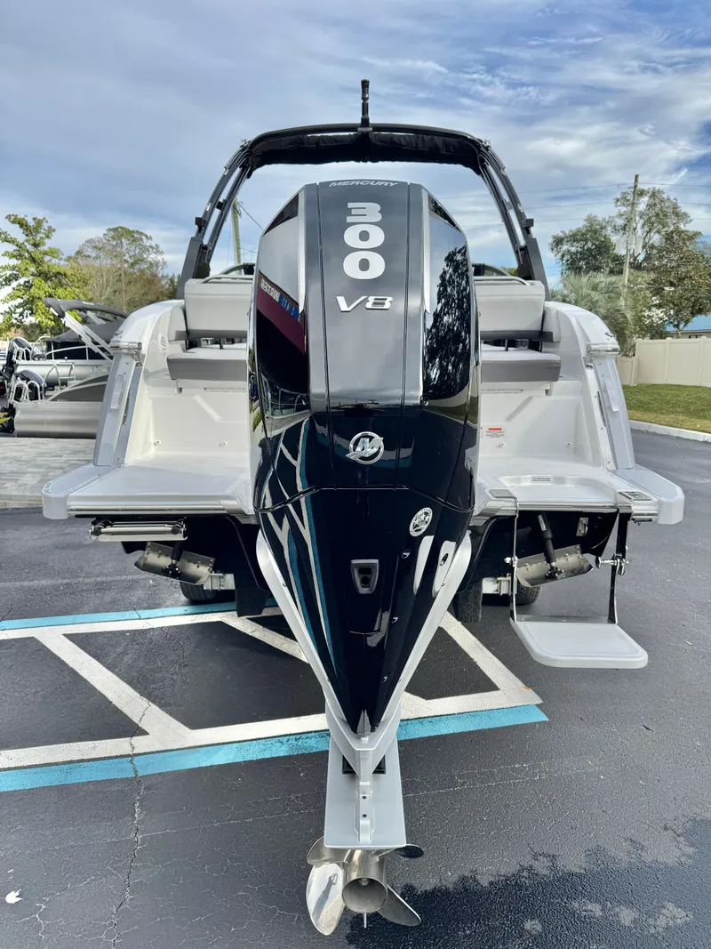 Slide: The Image of Cobalt R6 Outboard 2025 - 7