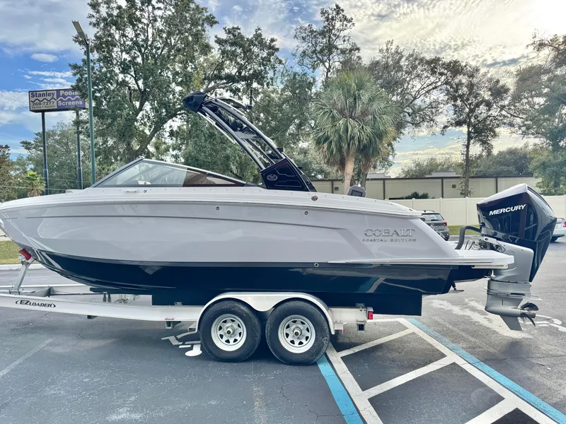 Slide: The Image of Cobalt R6 Outboard 2025 - 9