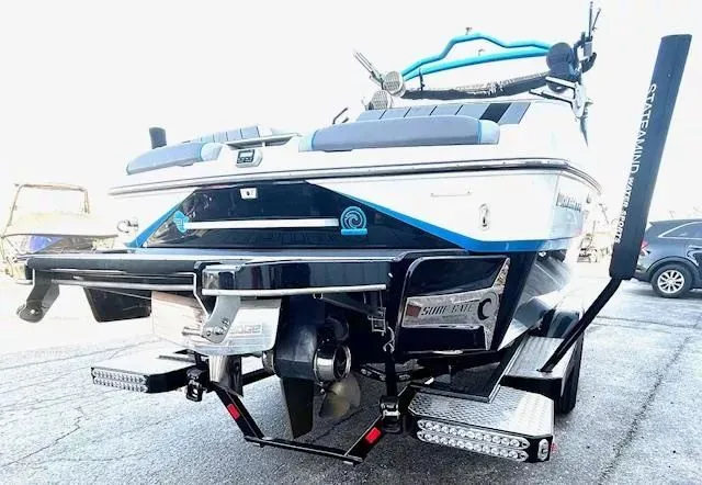 Slide: The Image of Malibu Wakesetter 24 MXZ 2022 - 3