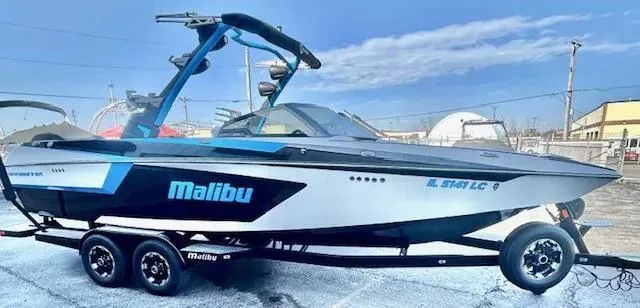 Slide: The Image of Malibu Wakesetter 24 MXZ 2022 - 4