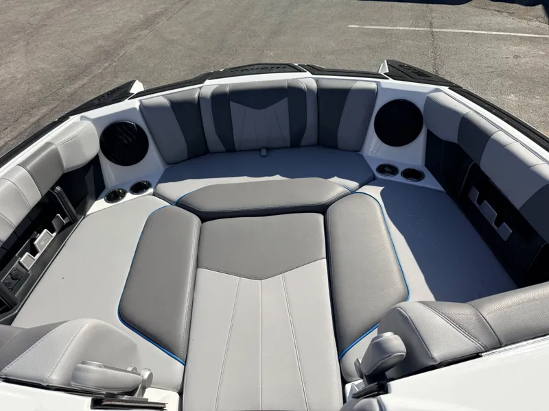 Slide: The Image of Malibu Wakesetter 24 MXZ 2022 - 8