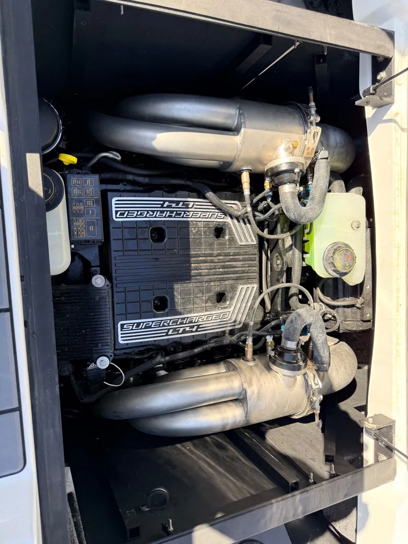 Slide: The Image of Malibu Wakesetter 24 MXZ 2022 - 9