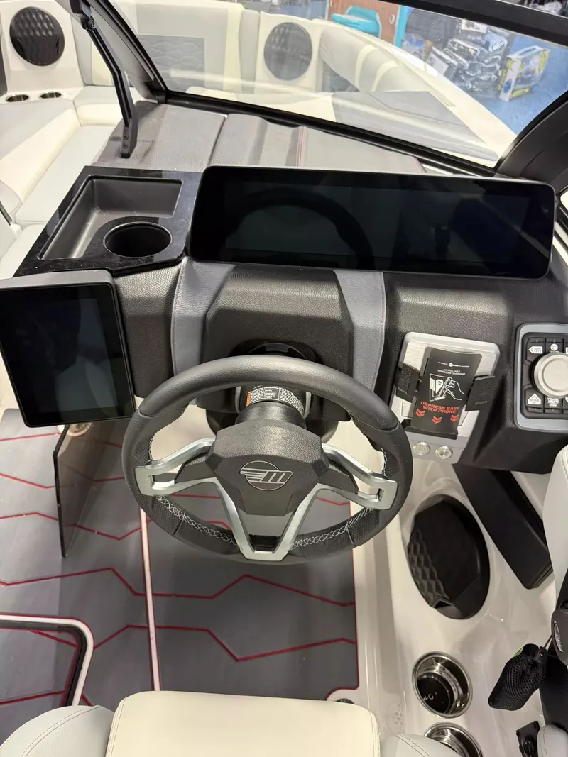 Slide: The Image of Malibu Wakesetter 22MXZ 2025 - 5