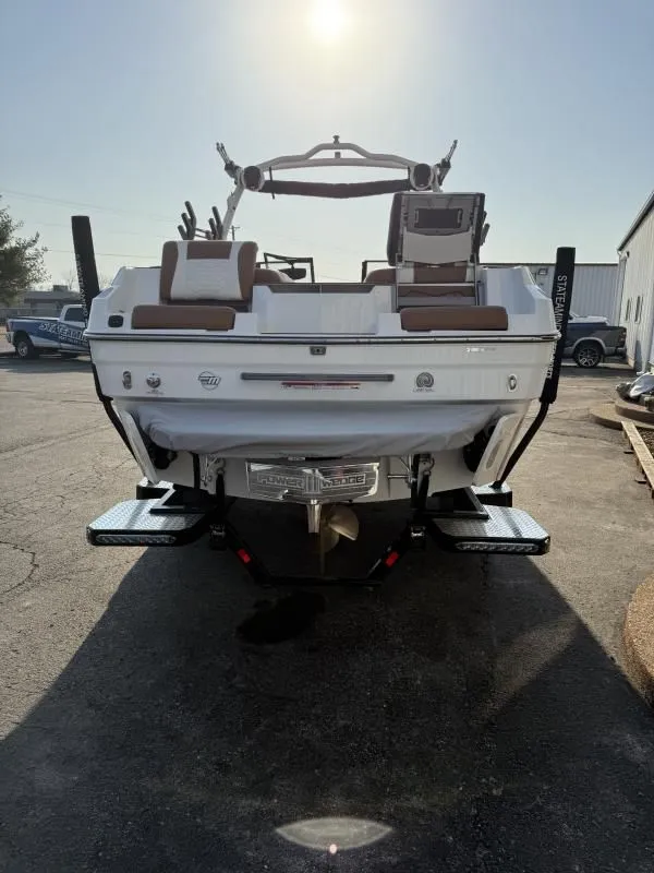 Slide: The Image of Malibu Wakesetter 24MXZ 2025 - 3