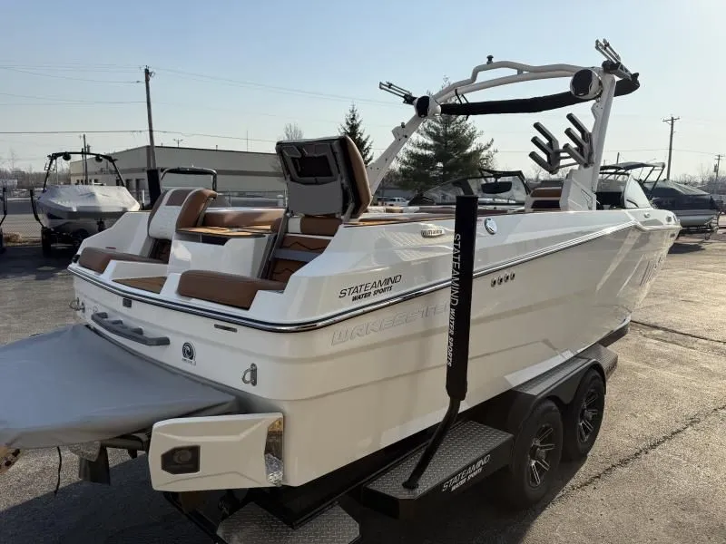 Slide: The Image of Malibu Wakesetter 24MXZ 2025 - 4