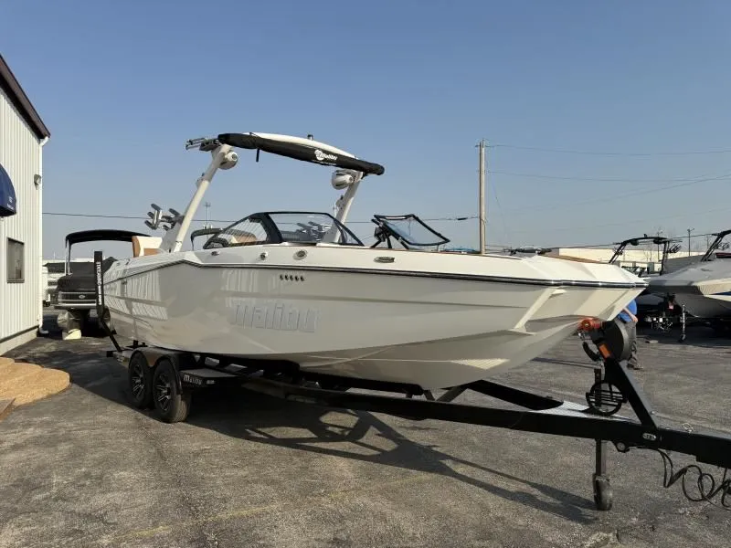 Slide: The Image of Malibu Wakesetter 24MXZ 2025 - 5