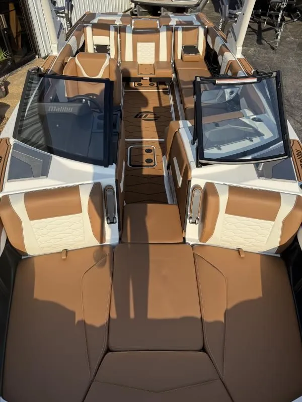 Slide: The Image of Malibu Wakesetter 24MXZ 2025 - 7