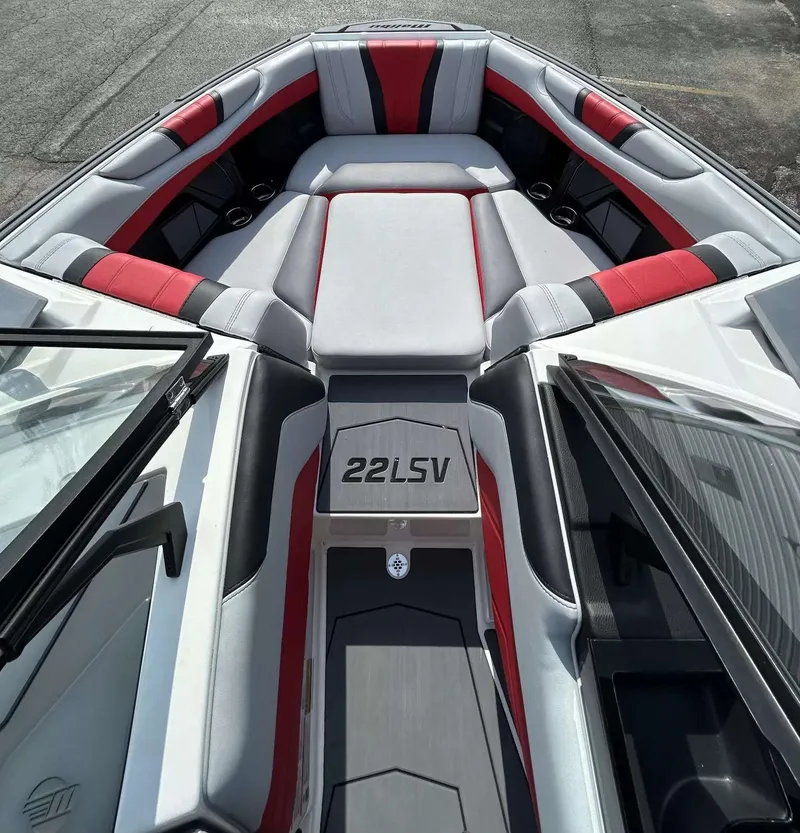 Slide: The Image of Malibu Wakesetter 22LSV 2026 - 10