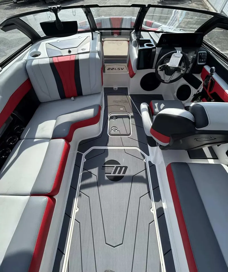 Slide: The Image of Malibu Wakesetter 22LSV 2026 - 11