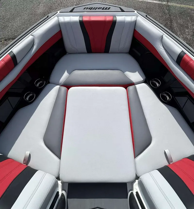 Slide: The Image of Malibu Wakesetter 22LSV 2026 - 12