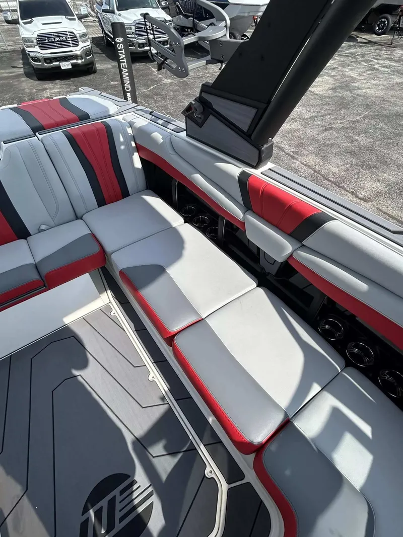 Slide: The Image of Malibu Wakesetter 22LSV 2026 - 22