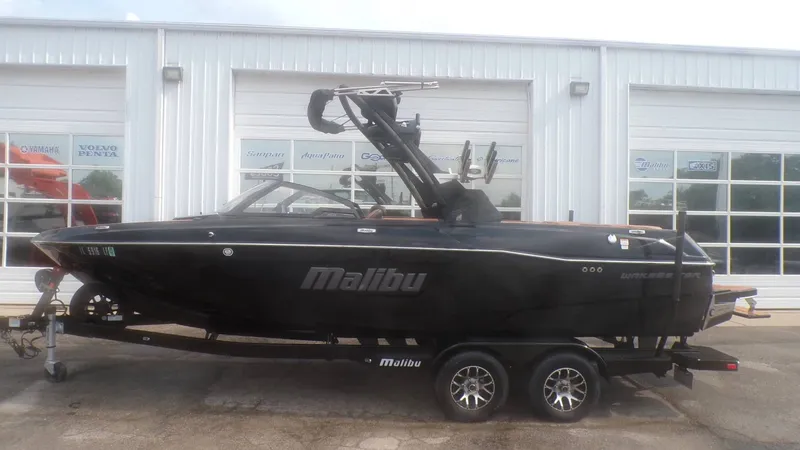 Slide: The Image of Malibu Wakesetter 23 LSV 2023 - 2