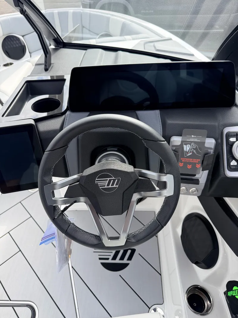 Slide: The Image of Malibu Wakesetter 22LSV 2025 - 11